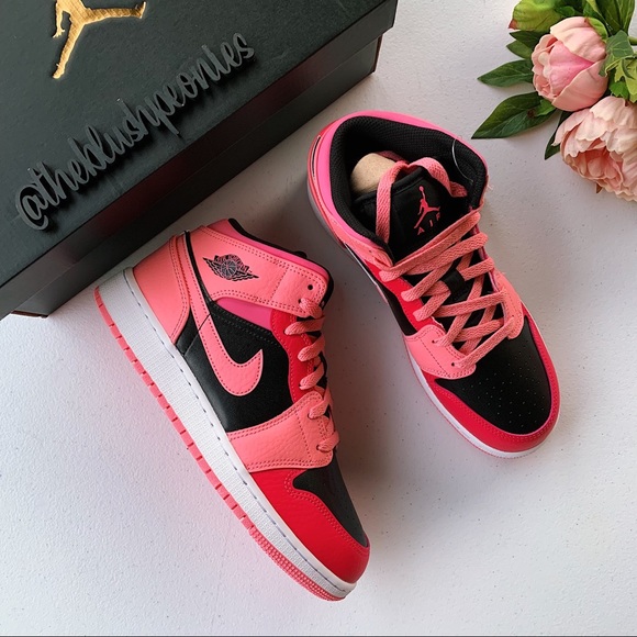 Air Jordan 1 Mid NWT - Picture 3 of 12